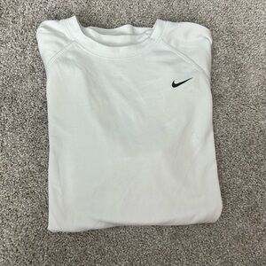 Nike dry fit tshirt size medium